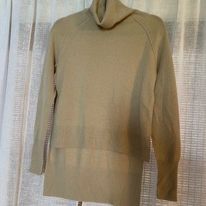 XS BROCHU WALKER camel colored high-low cashmere/wool turtleneck sweater
